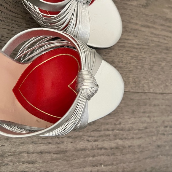 Gucci Crawford Metallic Silver Leather Knotted Strap Sandals - Picture 8 of 9